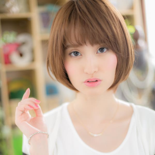 斜めバング暖色系カラー前下がり小顔ミニボブ　秋色