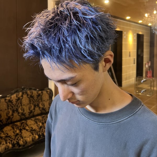 奇抜ブルー スパイキーショート