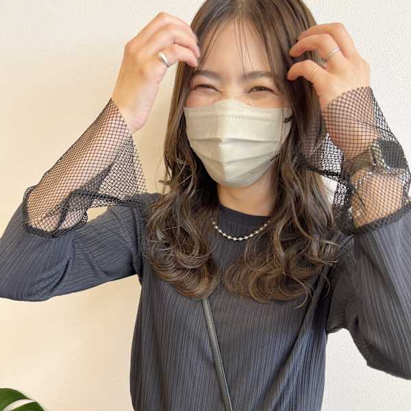 くすみベージュ