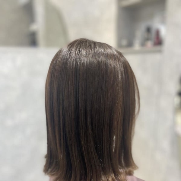 オリーブベージュ