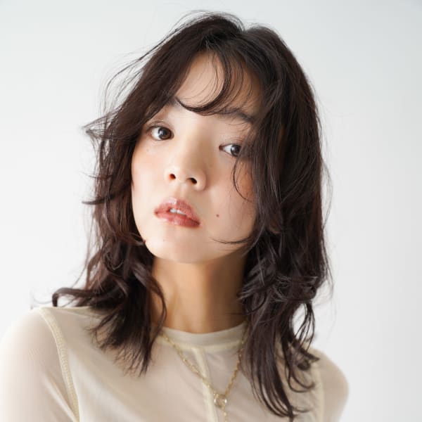 くびレイヤーエモージュ前髪モテベージュレイヤーミディ/吉祥寺