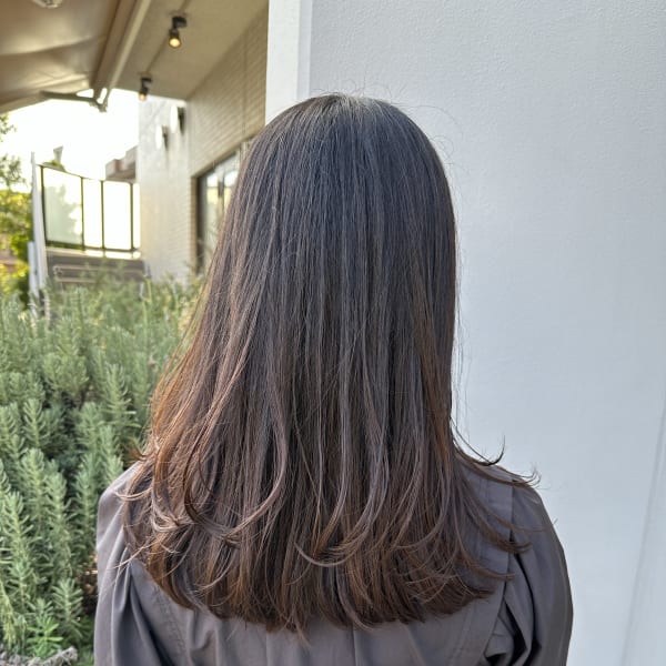 ミディアムレイヤー|トリートヘアデザイン 新浦安店