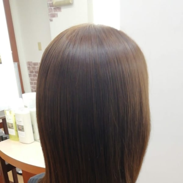 毛髪修復縮毛矯正してミディアムストレートカット