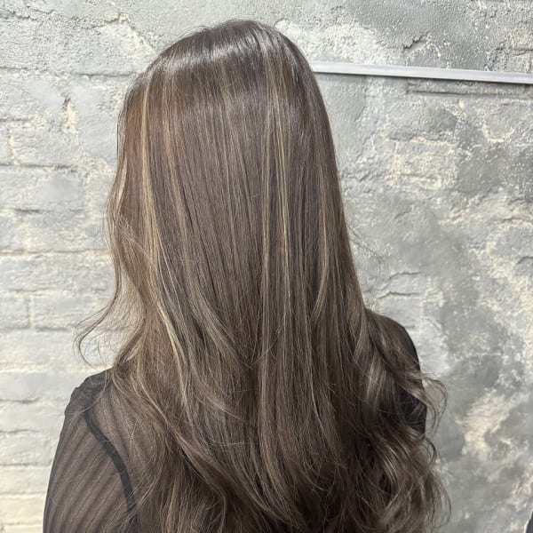 ハイライトグレージュイルミナカラーエギョモリ|prize Iris 池袋【プライズ アイリス】池袋駅東口店