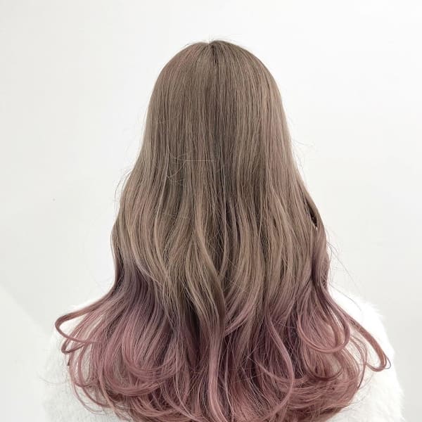 ピンクベージュ