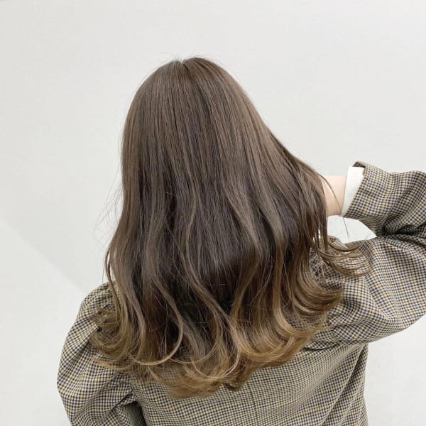 ブラウンベージュのグラデーションカラー