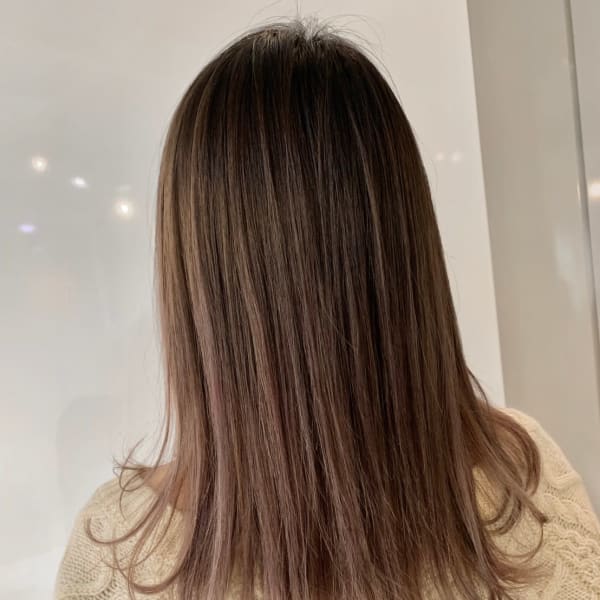 ピンクベージュ