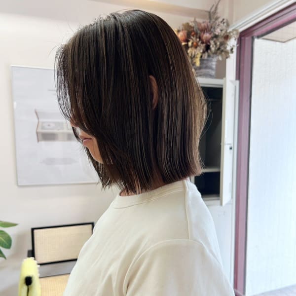 【Look at】極細ハイライト切りっぱなしボブ