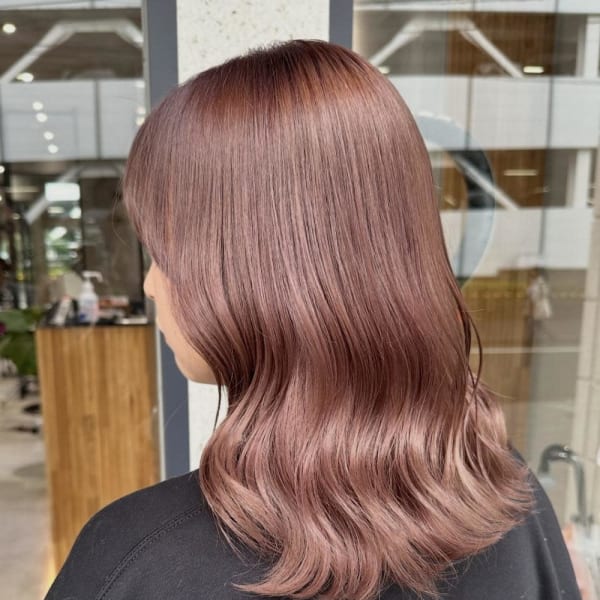 ピンクヘアーピンクグレープフルーツ秋色ウェーブミディアム