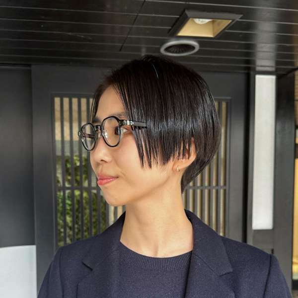 ぱつっとラインのかりあげハンサムショート