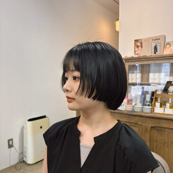 ぷつっと前上がりミニボブ