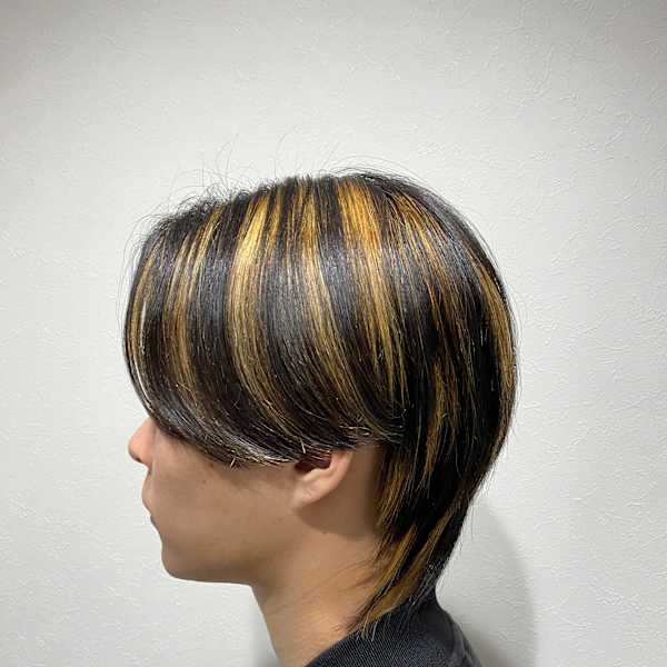 センターパートマッシュウルフ×デザインハイライト