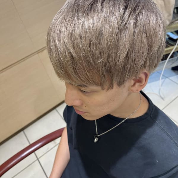 メンズブリーチカラーブロンドベージュ |EMU international 春日部本店