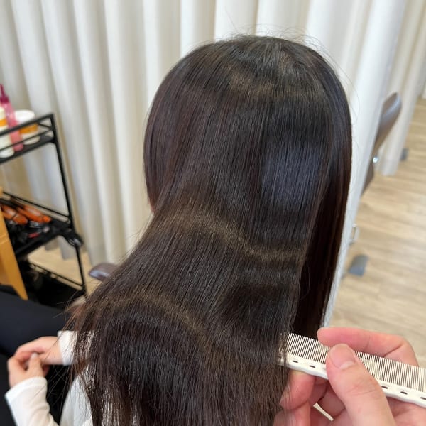 ヘアカラーをしてもツヤとサラサラのロングヘア|髪質改善専門美容室MIRA