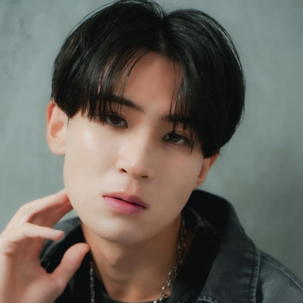 マッシュ"韓国風ナチュラルセンターパート