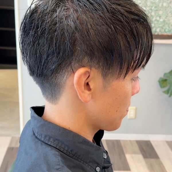 ダークアッシュ×刈り上げショートへア