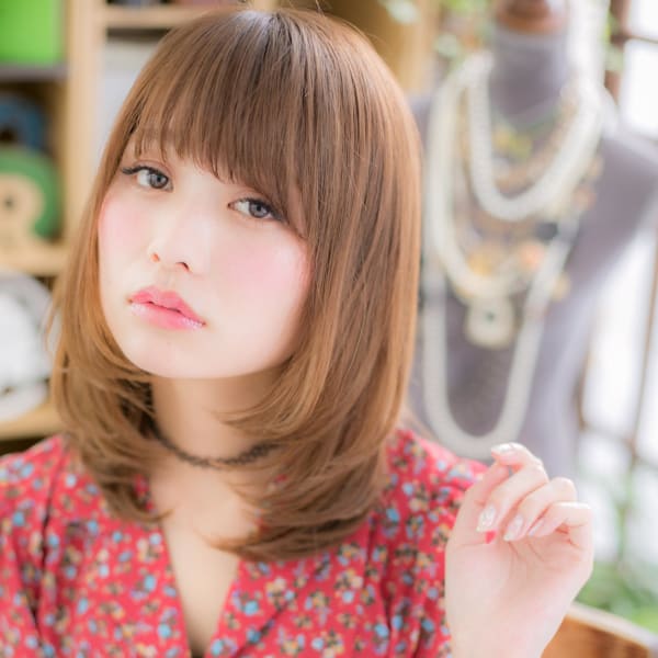 斜めバング艶カラー前下がりレイヤーロング 透明感カラー