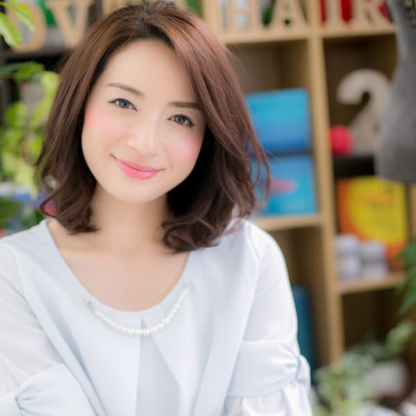 アシンメトリー大人かわいい黒髪グラボブ オリーブグレージュ