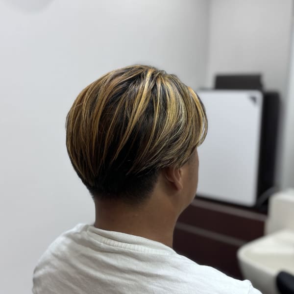 ワンランク上のおしゃれカラー！センターパートメッシュ☆