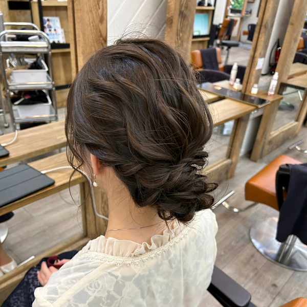 レイヤーロンググレーベージュ結婚式パーティーヘアヘアアレンジ