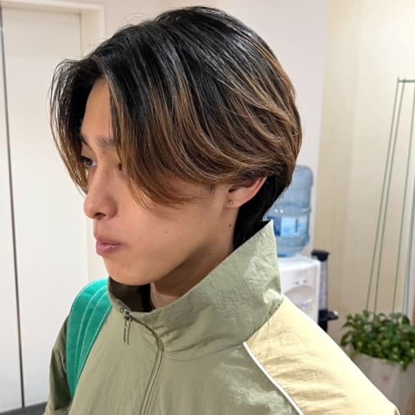 センターパート 毛流れパーマ ミディアムウルフ