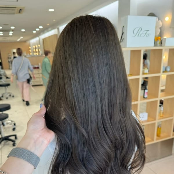 オリーブベージュ