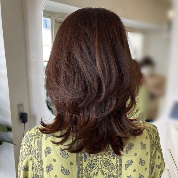 外ハネくびれミディアムチョコレートブラウン愛されうる艶髪