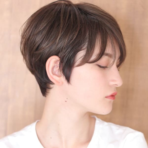 40代50代小顔黒髪ネビージュボブルフワンレンショート