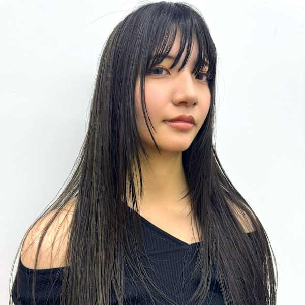 ロングレイヤー 顔周りレイヤーカット 韓国風 ストレートヘア