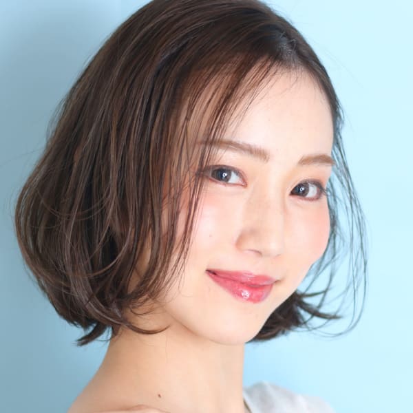 40代50代小顔黒髪ネビージュボブルフワンレンショート