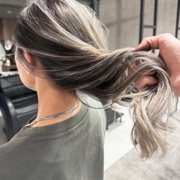 ★顔周り・襟足も筋感あるシャドウルーツバレイヤージュ★