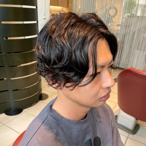 無造作なセンターパートパーマ|EMU international 春日部本店