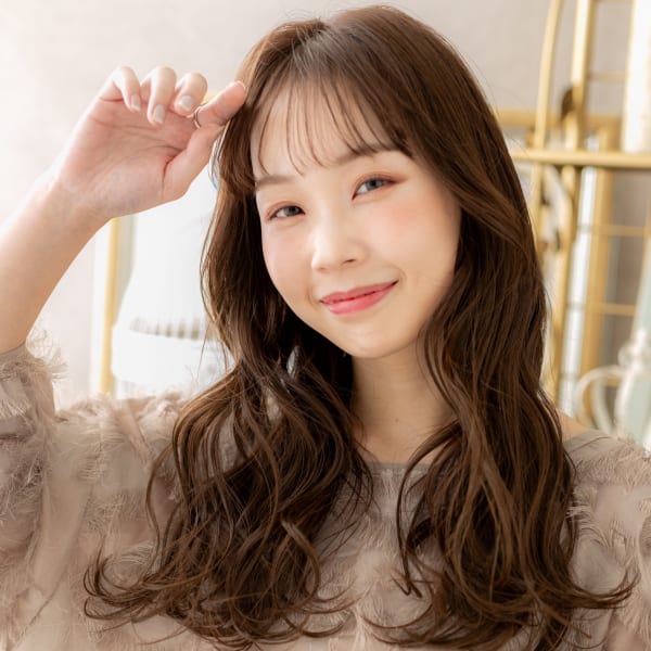 くせ毛風大人かわいいラフウェーブ抜け感ヘア　細めハイライト|COVER HAIR bliss【カバーヘア ブリス】戸田公園/戸田公園西口店