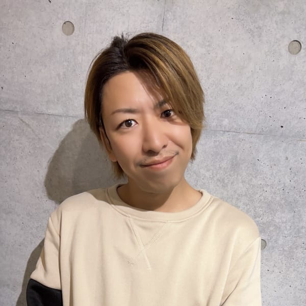 vi camino hair&eyelash【ヴィ カミノ ヘアアンドアイラッシュ】のスタッフ紹介。宮寺 雄一