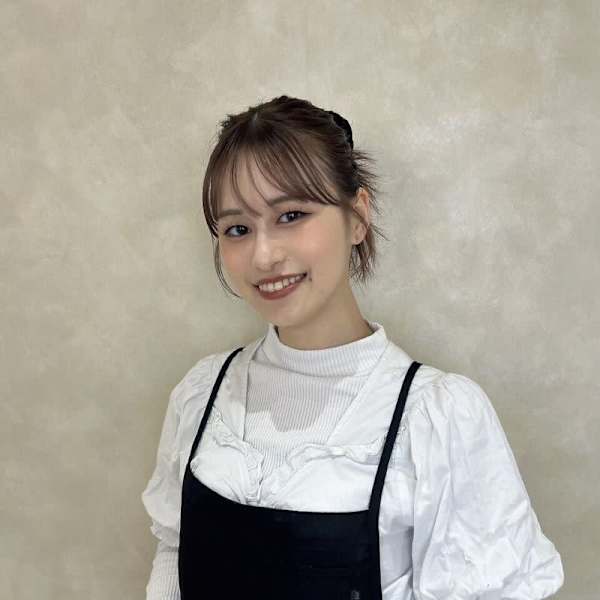 Zina 博多 髪質改善＆トリートメント＆艶髪【ジーナハカタ カミシツカイゼン トリートメント ツヤガミ】のスタッフ紹介。ネイリスト mikoto