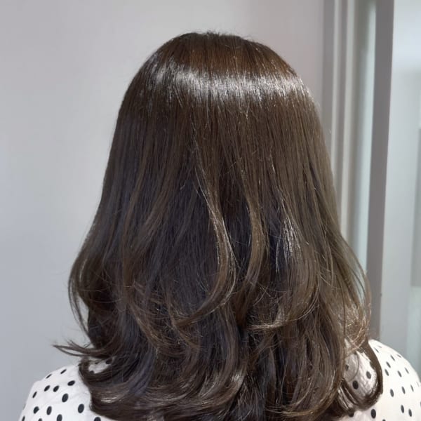 ★50代コテ巻きワンカールで仕上げる大人ひし形レイヤーカット