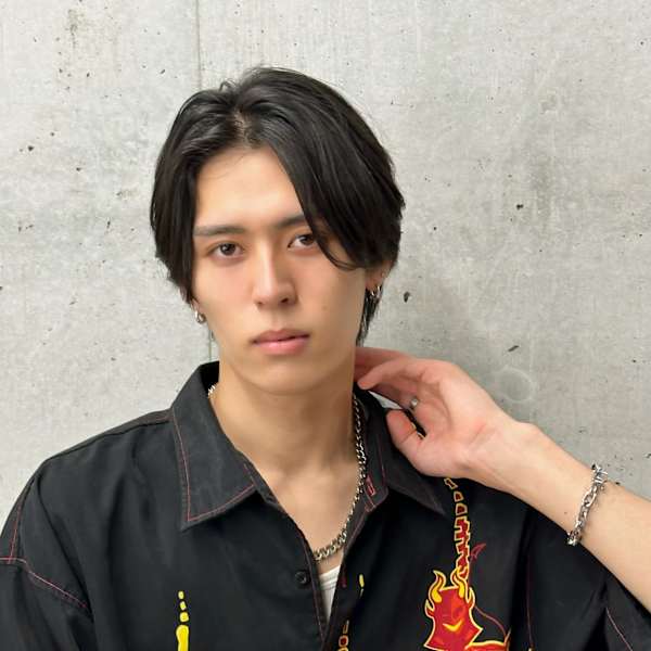 大人色気センターパート|Men's hair Hui 新宿三丁目