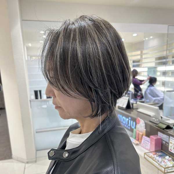 ショートグレージュコントラストハイライト