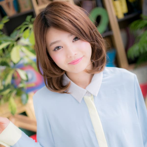 大人かわいい暖色系カラーくせ毛風大人巻き　くすみベージュ