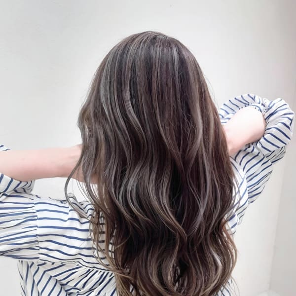 毛先まで筋感が出るハイライトカラー【北條】|tocca hair&treatment 三宮ANNEX