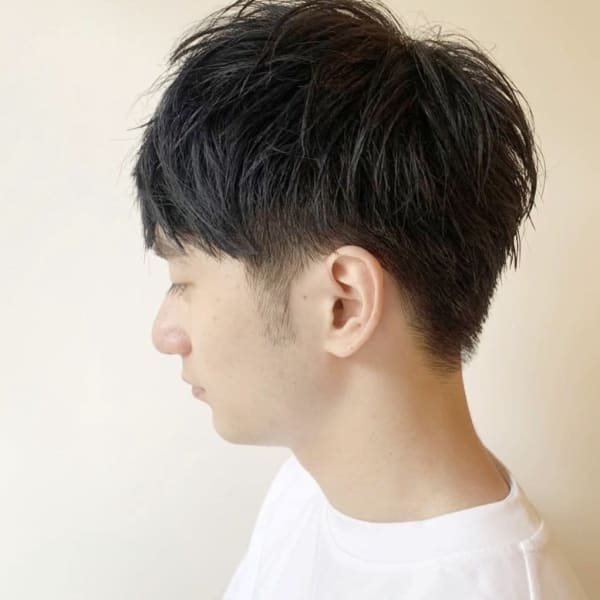 メンズ前下がりツーブロック