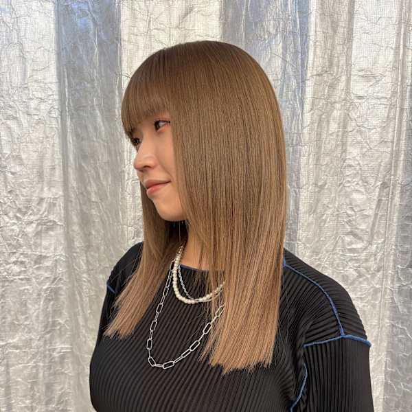 ステップボーンカットロングヘア/顔まわりレイヤー