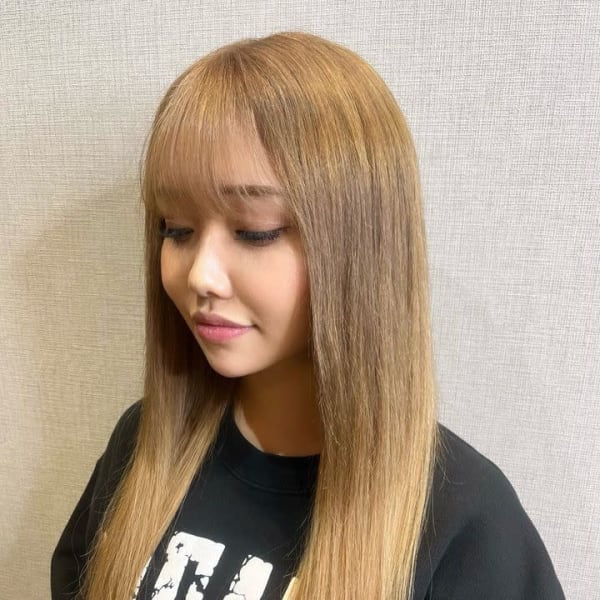 小顔シールエクステロングヘア×ブリーチオンミルクティベージュ