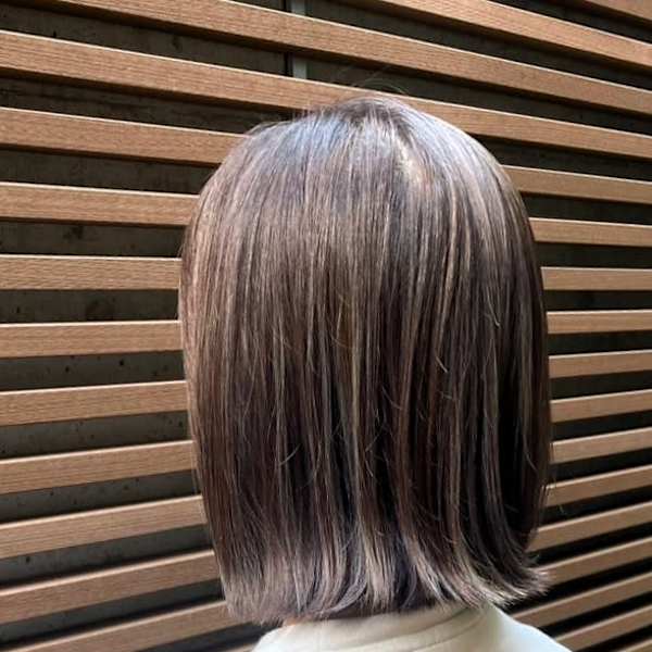 大人女子ハイライト立体感外国人風透明感グレーアッシュ外ハネ夏