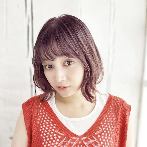 ツヤ感ピンクのニュアンスカールボブスタイル