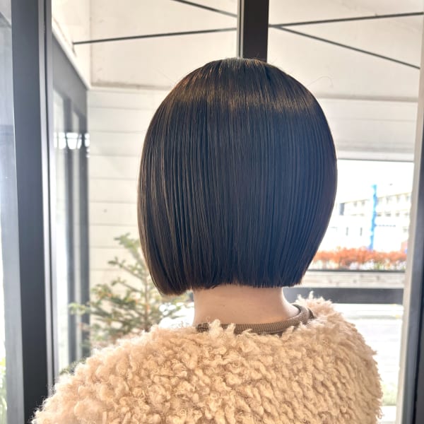 透明感グレージュ×ミニボブ