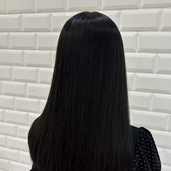 縮毛矯正でツヤツヤ真っ直ぐなヘアに*まゆ