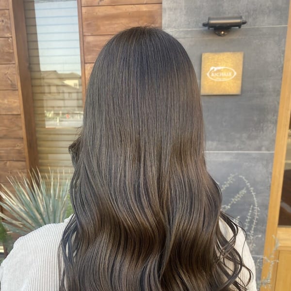 オリーブベージュカラー