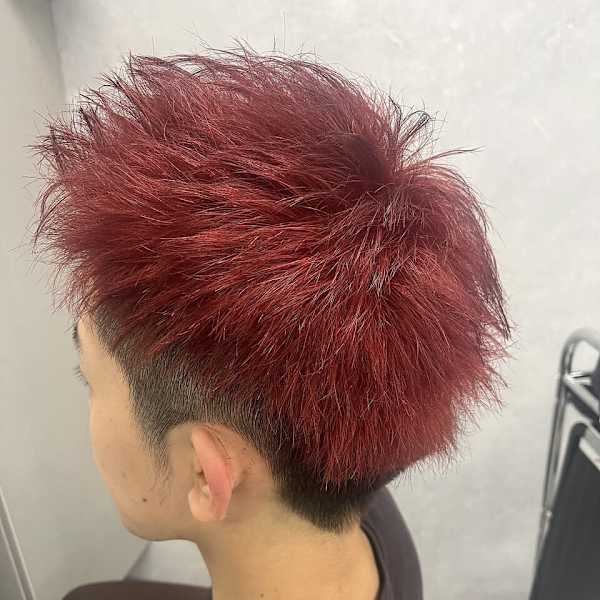 赤毛のスパイキーショート