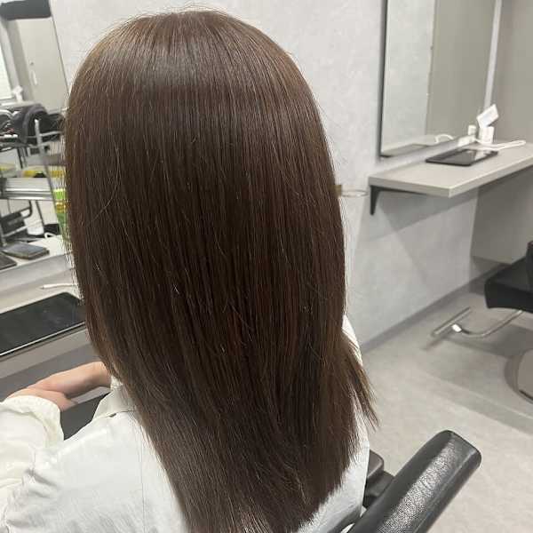 オリーブベージュ